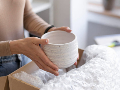 Jak bezpiecznie zapakować porcelanę do wysyłki i na prezent?